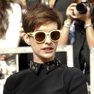Anne Hathaway in Hugh Jackman Is Honoured with A Hollywood Star on The Hollywood Walk of Fame