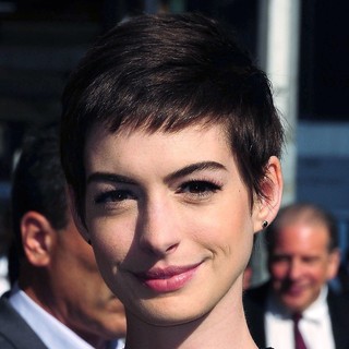 Anne Hathaway in The Late Show with David Letterman - Arrivals