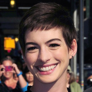Anne Hathaway in The Late Show with David Letterman - Arrivals