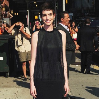 Anne Hathaway in The Late Show with David Letterman - Arrivals