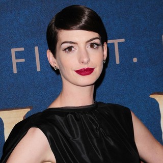 Anne Hathaway in Les Miserables New York Premiere - Arrivals