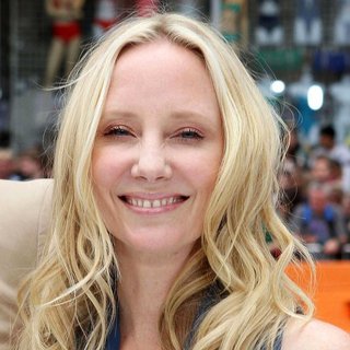 Anne Heche in Premiere Mr. Popper's Penguins