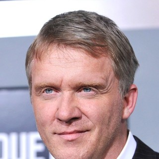 Anthony Michael Hall in Los Angeles Premiere of Due Date - anthony-michael-hall-premiere-due-date-02