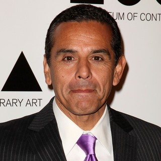 Antonio Villaraigosa in 2011 MOCA Gala: An Artist's Life Manifesto - Arrivals