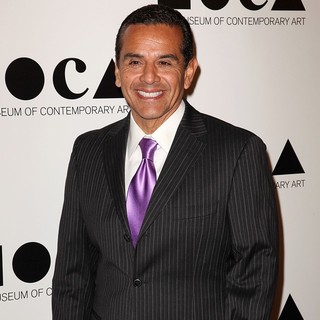 Antonio Villaraigosa in 2011 MOCA Gala: An Artist's Life Manifesto - Arrivals