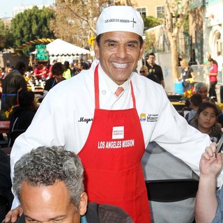 Antonio Villaraigosa in The Los Angeles Mission's Thanksgiving for Skid Row Homeless