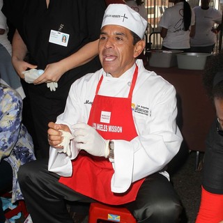Antonio Villaraigosa in The Los Angeles Mission's Thanksgiving for Skid Row Homeless