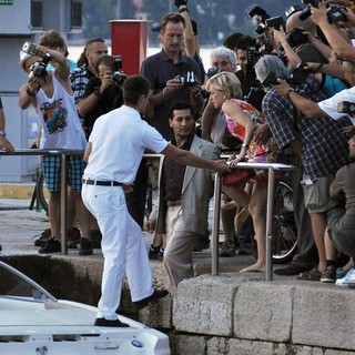 Cas Anvar, Naomi Watts in Filming Caught in Flight