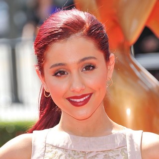 Ariana Grande in 2011 Primetime Creative Arts Emmy Awards - Arrivals