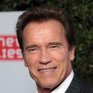 Arnold Schwarzenegger in The Grand Opening of Robert Earl's Planet Dailies-Mixology 101