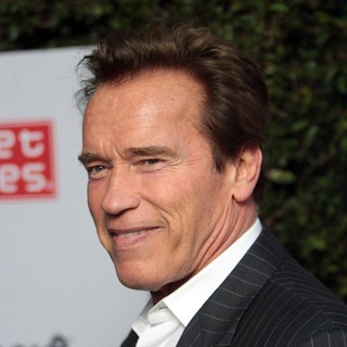 Arnold Schwarzenegger in The Grand Opening of Robert Earl's Planet Dailies-Mixology 101