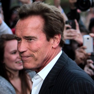 Arnold Schwarzenegger in The Grand Opening of Robert Earl's Planet Dailies-Mixology 101