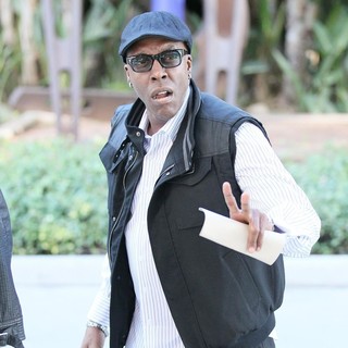 Arsenio Hall in Celebrity Arrivals at The Basketball Match Between Los Angeles Lakers and The Chicago Bulls