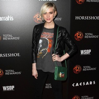 Ashlee Simpson in Escape to Total Rewards Los Angeles