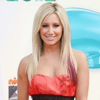 Ashley Tisdale in 2012 Kids' Choice Awards - Arrivals
