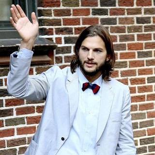 Ashton Kutcher in Ashton Kutcher at Late Show with David Letterman