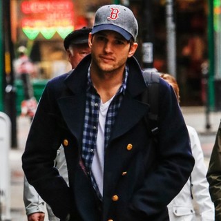Ashton Kutcher Spotted Out and About in Central London - ashton-kutcher-out-and-about-in-central-london-01