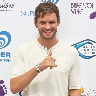 Austin Nichols in Surfrider Foundation's 5th Annual Celebrity Expression Session