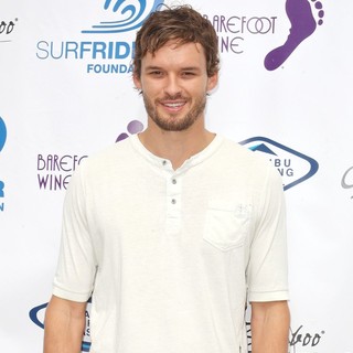 Austin Nichols in Surfrider Foundation's 5th Annual Celebrity Expression Session