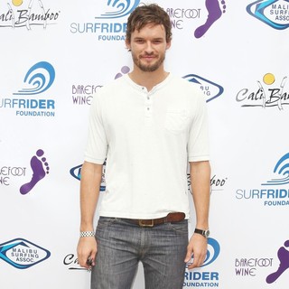 Austin Nichols in Surfrider Foundation's 5th Annual Celebrity Expression Session