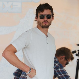 Austin Nichols in Surfrider Foundation's 5th Annual Celebrity Expression Session