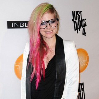 Avril Lavigne in Mercedes-Benz New York Fashion Week Spring-Summer 2013 - Abbey Dawn - Arrivals - avril-lavigne-mercedes-benz-new-york-fashion-week-spring-summer-2013-13