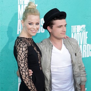 Elizabeth Banks, Josh Hutcherson in 2012 MTV Movie Awards - Arrivals