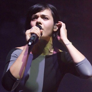 Bat for Lashes Performs Live - bat-for-lashes-performs-live-11