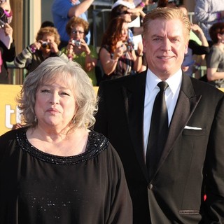 Kathy Bates in The 18th Annual Screen Actors Guild Awards - Arrivals - bates-mcdonald-18th-annual-screen-actors-guild-awards-01