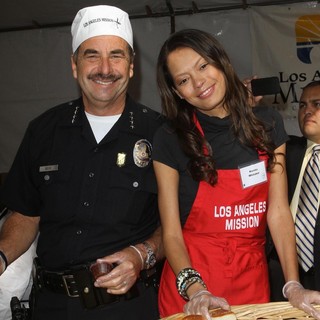 Charlie Beck, Keisha Whitaker in 75th Anniversary of The Los Angeles Mission Serving Thanksgiving Dinner to The Homeless