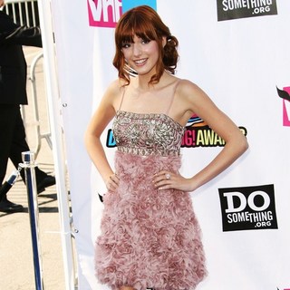 Bella Thorne in 2011 Do Something Awards - Arrivals