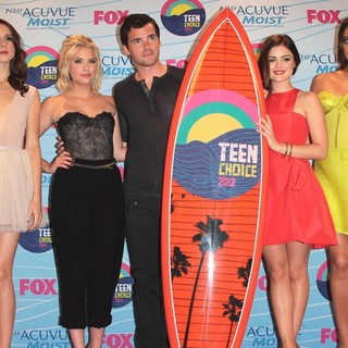 Troian Bellisario, Ashley Benson, Ian Harding, Lucy Hale, Shay Mitchell in The 2012 Teen Choice Awards - Press Room