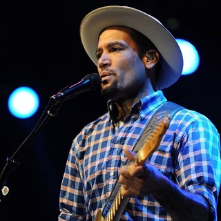 Ben Harper Performing at 10 Giorni Suonati Festival - ben-harper-10-giorni-suonati-festival-04