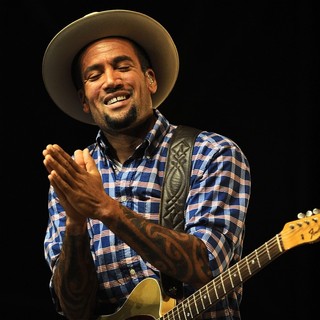 Ben Harper Performing at 10 Giorni Suonati Festival - ben-harper-10-giorni-suonati-festival-05