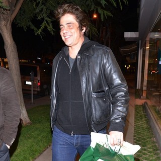 Benicio Del Toro in Benicio Del Toro Leaving Madeo Restaurant