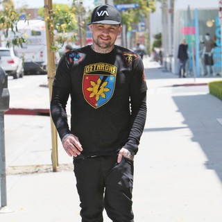 Benji Madden in Benji Madden Leaves Le Pain Quotidien with Friends After Having Lunch