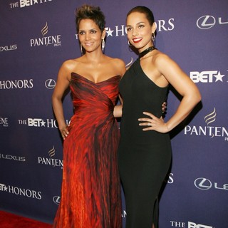 Halle Berry, Alicia Keys in BET Honors 2013: Red Carpet Presented by Pantene - Arrivals