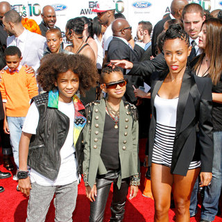 Jaden Smith, Willow Smith, Jada Pinkett Smith in 2010 BET Awards