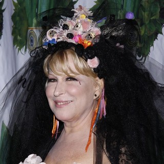 Bette Midler's Annual Hulaween Gala to Benefit The New York Restoration Project - Arrivals