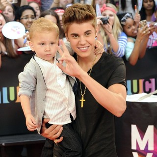 Jaxon Bieber, Justin Bieber in 2012 MuchMusic Video Awards - Arrivals