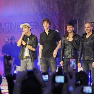 Justin Bieber, The Wanted in Justin Bieber Performs as He Switches The Christmas Lights On