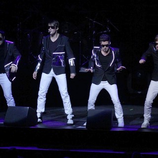 102.7 KIIS FM's Jingle Ball 2011 - Show