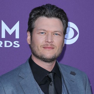 Blake Shelton in 2012 ACM Awards - Arrivals