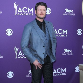 Blake Shelton in 2012 ACM Awards - Arrivals