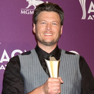 Blake Shelton in 2012 ACM Awards - Press Room