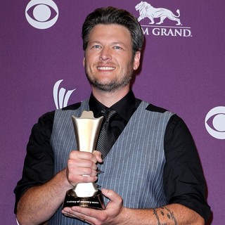 Blake Shelton in 2012 ACM Awards - Press Room