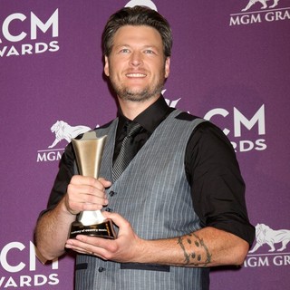 Blake Shelton in 2012 ACM Awards - Press Room - blake-shelton-2012-acm-awards-press-room-03