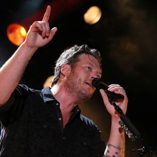 Blake Shelton in The 2013 CMA Music Festival - Day 2 - blake-shelton-2013-cma-music-festival-02