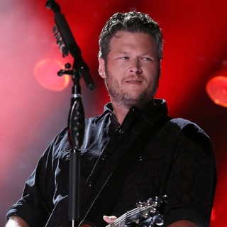 Blake Shelton in The 2013 CMA Music Festival - Day 2 - blake-shelton-2013-cma-music-festival-14