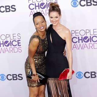 Erinn Hayes in People's Choice Awards 2013 - Red Carpet Arrivals - bledsoe-hayes-people-s-choice-awards-2013-01